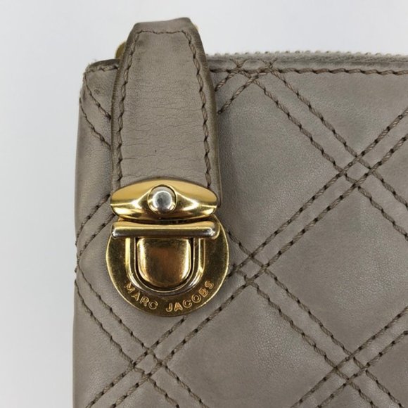 Marc Jacobs Gray Quilted Zip-Around Wallet - Picture 3 of 7